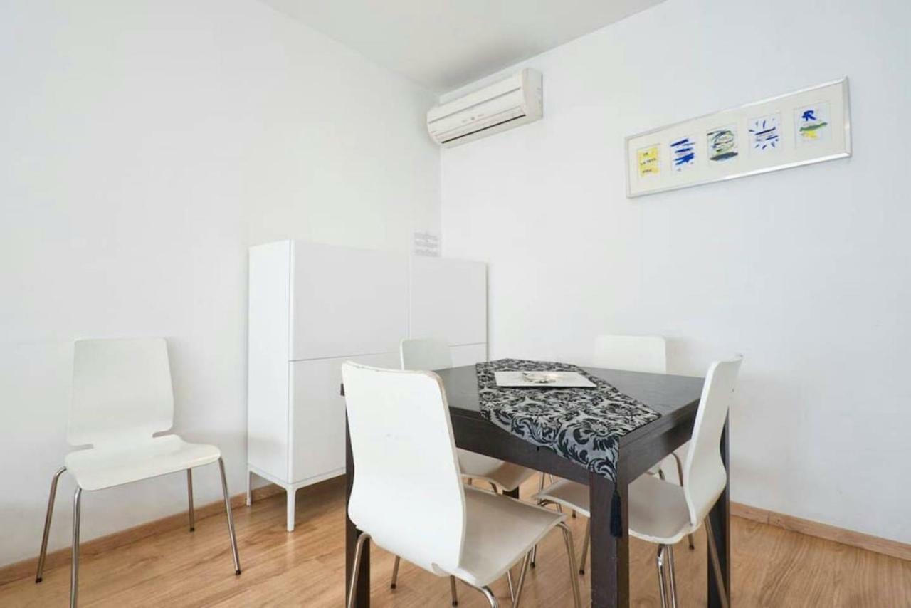 Apartamento Noemi Barcelona Bagian luar foto